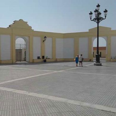 Dotación y mejoras de espacios públicos y plazas
